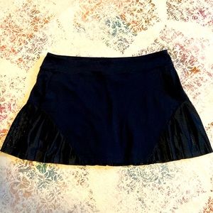 Under Armour womens golf skort. Size XL. Pleated and lotsa fun to twirl in!